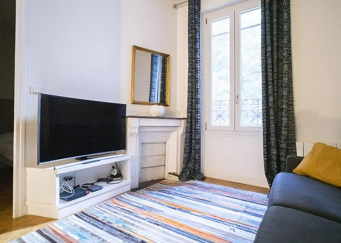 Apartment Near Montmartre